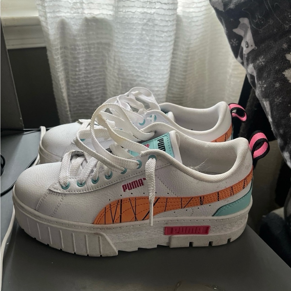 white PUMA shoes with other bright colors Size 6 1/2